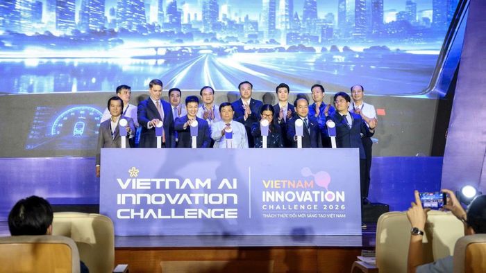 Các đại biểu tiến hành nghi thức khởi động chương trình Thử thách Đổi mới sáng tạo Việt Nam 2026. (Ảnh: NIC)