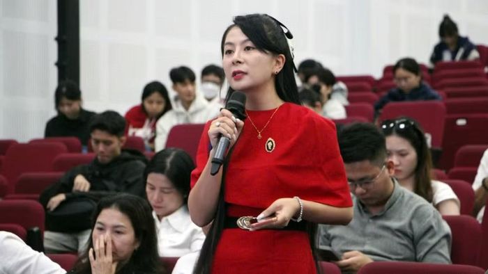 Đại biểu chia sẻ về những điểm nghẽn cần tháo gỡ, tính khả thi của các chính sách tại hội thảo khu vực phía nam. (Ảnh: NHẬT NAM)
