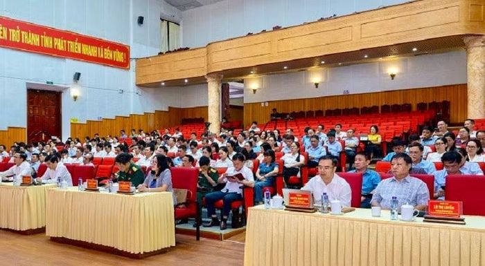 Đại biểu dự hội nghị tại điểm cầu trung tâm tỉnh Điện Biên. (Ảnh: LÊ LAN)