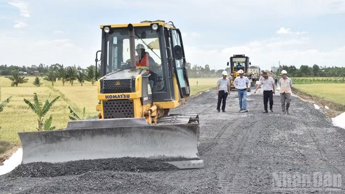 Các nhà thầu đang huy động nhân lực, thiết bị để đẩy nhanh tiến độ của dự án.