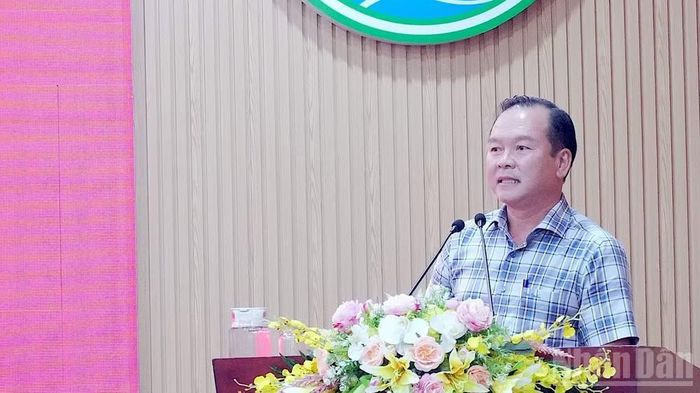 Đồng chí Mã Minh Tâm, Bí thư Đảng ủy xã Sông Đốc (tỉnh Cà Mau) tham gia ý kiến và đề xuất tại buổi gặp mặt lãnh đạo Tỉnh ủy Cà Mau. (Ảnh: HỮU TÙNG)