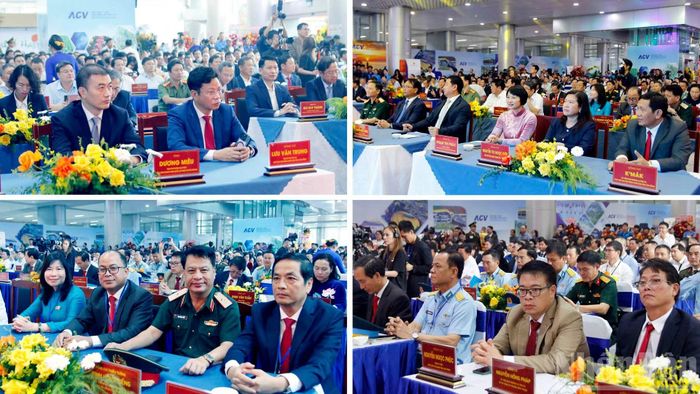 Đại biểu tham dự buổi lễ. (Ảnh: MAI VĂN BẢO)