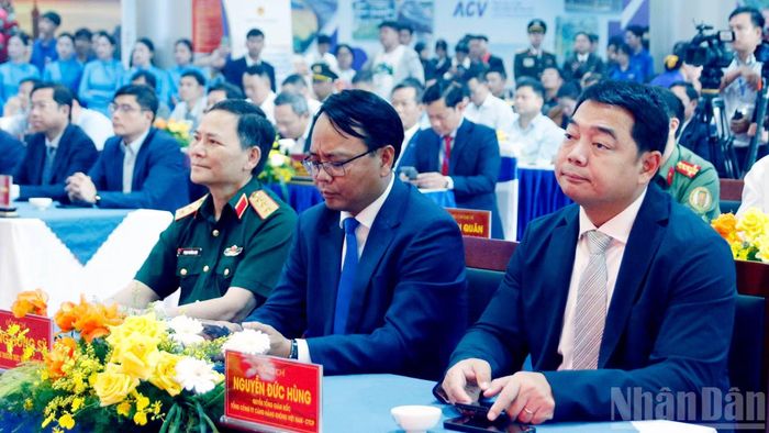 Đại biểu tham dự buổi lễ. (Ảnh: MAI VĂN BẢO)