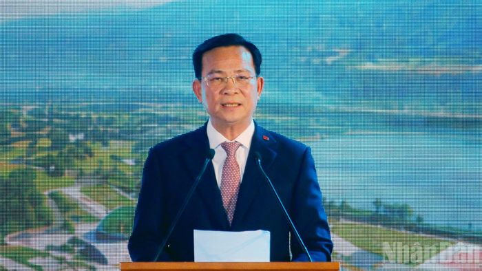 Ủy viên Trung ương Đảng, Chủ tịch Ủy ban nhân dân tỉnh Lâm Đồng Hồ Văn Mười phát biểu tại buổi lễ. (Ảnh: MAI VĂN BẢO)