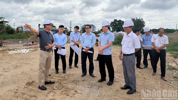 Lãnh đạo tỉnh Lâm Đồng kiểm tra dự án khu tái định cư tại xã Hàm Liêm.