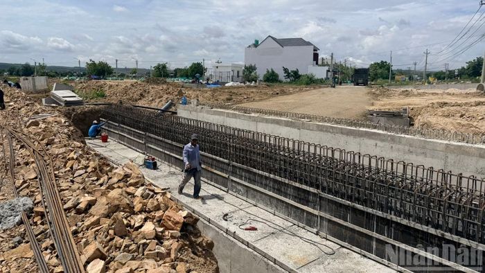 Khu tái định cư tại xã Lương Sơn đang thi công hạ tầng.