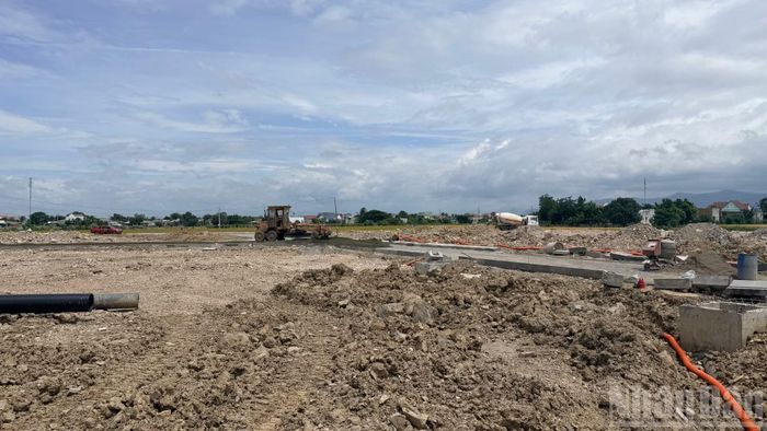 Khu tái định cư tại xã Bắc Bình thi công đường giao thông dài 825m.