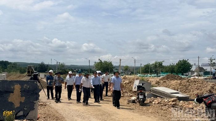 Lãnh đạo tỉnh Lâm Đồng kiểm tra dự án khu tái định cư tại xã Lương Sơn.