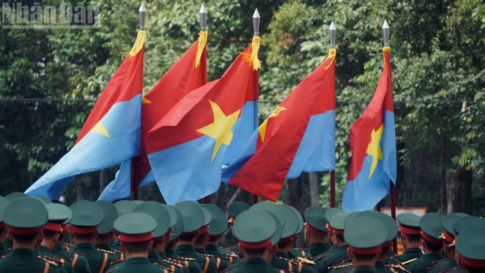 Khối Sĩ quan đại diện 5 cánh quân luyện tập. (Ảnh: LÊ THÀNH)