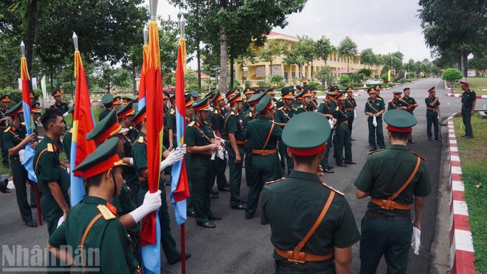 Phút nghỉ ngơi trước khi quay lại luyện tập. (Ảnh: LÊ THÀNH)