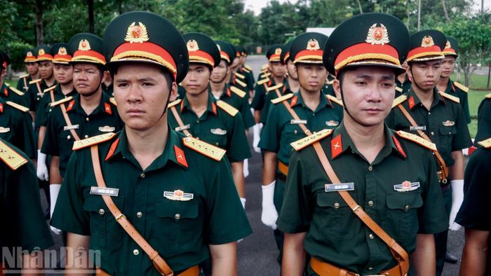 Cán bộ, chiến sĩ tham gia khối luôn tập trung cao độ. (Ảnh: LÊ THÀNH)