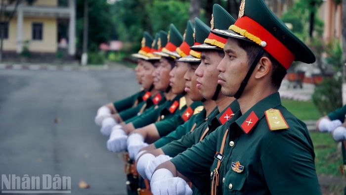 Tập luyện nghiêm túc dù thời tiết thay đổi thất thường. (Ảnh: LÊ THÀNH)