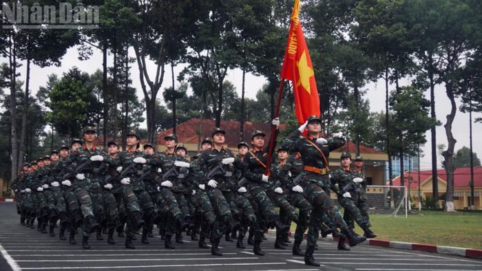 Khối nữ sĩ quan, chiến sĩ gìn giữ hòa bình tập luyện tại Lữ đoàn Công binh 25, thành phố Đồng Nai. (Ảnh: LÊ THÀNH)