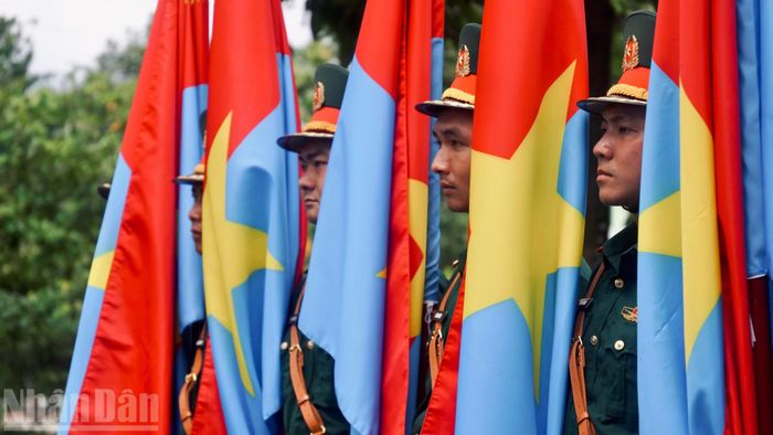Khối Sĩ quan đại diện 5 cánh quân luyện tập tại thao trường Sư đoàn 309. (Ảnh: LÊ THÀNH)