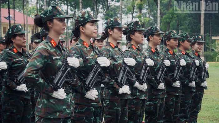 Từ sáng sớm, đội hình bắt đầu tập trung sẵn sàng tập luyện. (Ảnh: LÊ THÀNH)