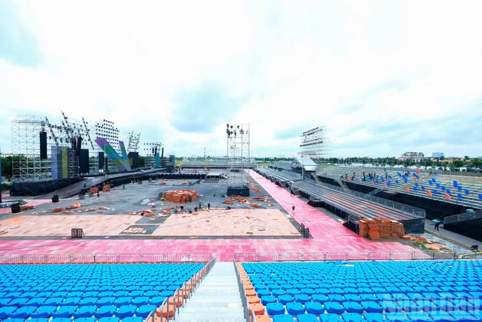 Không gian khán giả được quy hoạch thành 4 khu vực mang tên Độc Lập, Tự Do, Hạnh Phúc và Cờ Đỏ Sao Vàng.