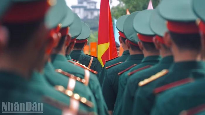 Khối Sĩ quan đại diện 5 cánh quân đã sẵn sàng cho chương trình "Tổ quốc trong tim". (Ảnh: LÊ THÀNH)