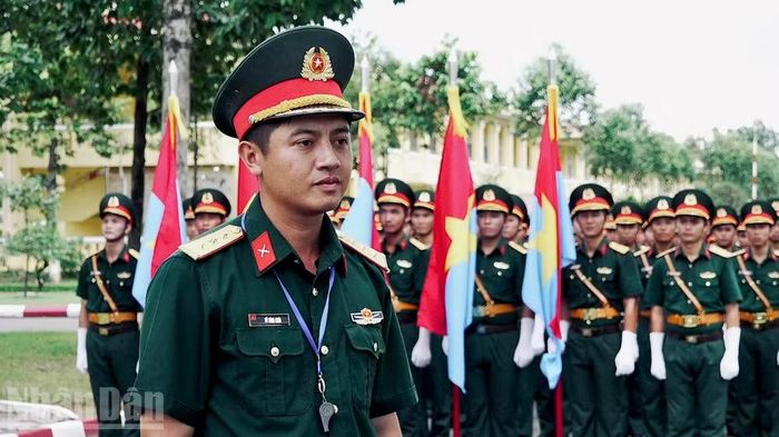 Thượng úy Vũ Đình Khôi, giáo viên huấn luyện Khối Sĩ quan đại diện 5 cánh quân.