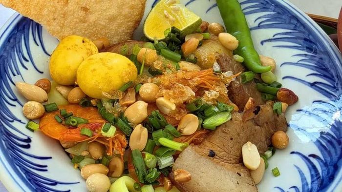 Mỳ Quảng - món ăn được đông đảo khách quốc tế yêu thích và thưởng thức khi đến Việt Nam. (Ảnh: TTXVN)
