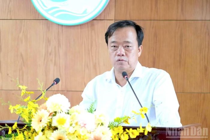 Phó Bí thư Thường trực Tỉnh ủy Cà Mau Huỳnh Quốc Việt phát biểu chỉ đạo tại hội nghị. (Ảnh HỮU TÙNG)