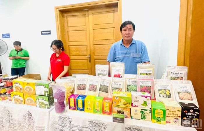 Một số sản phẩm của doanh nghiệp Việt Nam được trưng bày giới thiệu trong khuôn khổ hội nghị.
