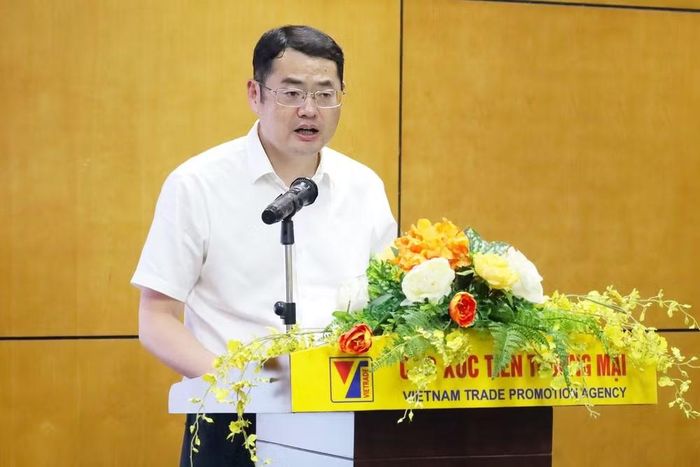 Ông Hòa Đào, Cục trưởng Cục Thương mại Châu Hồng Hà (tỉnh Vân Nam, Trung Quốc).