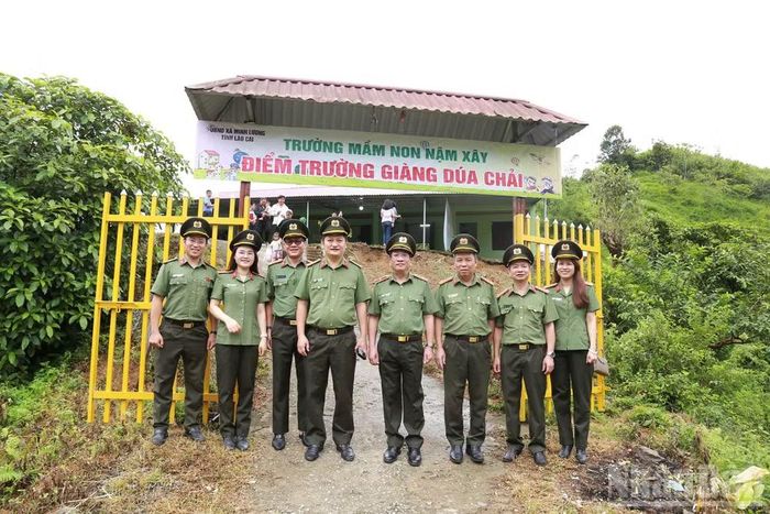 Khánh thành, bàn giao công trình sửa chữa điểm trường Giàng Dúa Chải cho tỉnh Lào Cai. (Ảnh: MẠNH HƯNG)