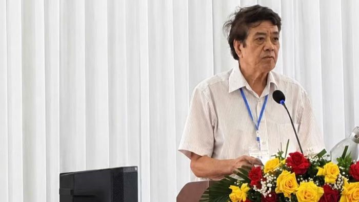 Nhạc sĩ, nhà phê bình lý luận âm nhạc Nguyễn Lưu - Hội viên Hội Nhạc sĩ Việt Nam tham luận tại Đại hội đại biểu toàn quốc lần thứ XI của Hội Nhạc sĩ Việt Nam. (Ảnh: Hội Nhạc sĩ Việt Nam)