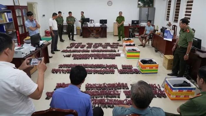 Công an đã phát hiện, ngăn chặn 9.300 kíp nổ điện thẩm lậu vào Việt Nam. (Ảnh: Công an thành phố cung cấp)