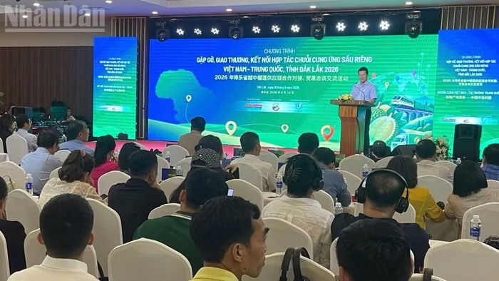 Phó Chủ tịch Hiệp hội Sầu riêng Đắk Lắk Trần Văn Thắng giới thiệu về năng lực ngành hàng sầu riêng Đắk Lắk. (Ảnh: Nguyễn Công Lý)