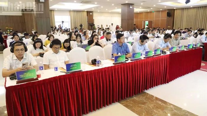 Các đại biểu và doanh nghiệp dự chương trình. (Ảnh: Nguyễn Công Lý)