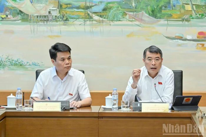 Thủ tướng Lê Minh Hưng nhấn mạnh việc chuyển tư duy từ "bắt buộc phải sở hữu nhà, có nhà" sang "có nơi ở lâu dài". (Ảnh: THỦY NGUYÊN)