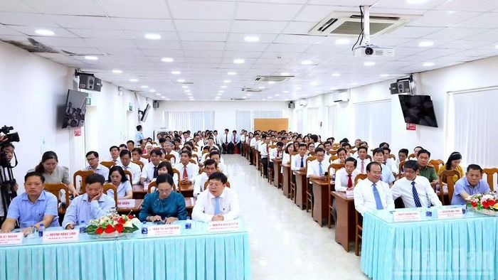 Các đại biểu tham dự hội nghị. (Ảnh: HỮU TÙNG)