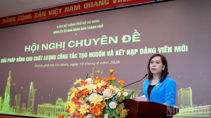 Đồng chí Nguyễn Thanh Xuân, Thành ủy viên, Phó Bí thư Đảng ủy Ủy ban nhân dân thành phố phát biểu kết luận tại hội nghị.