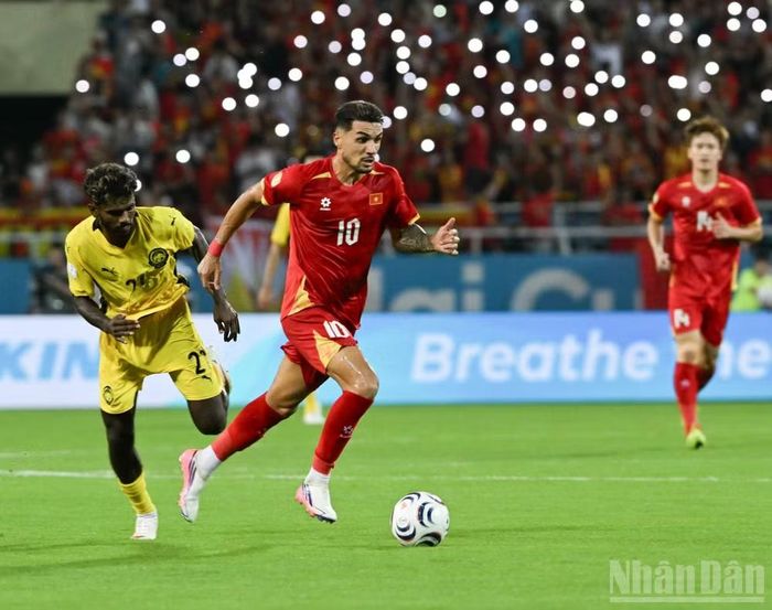 Hoàng Hên bỏ lỡ cơ hội trước khung thành Malaysia.