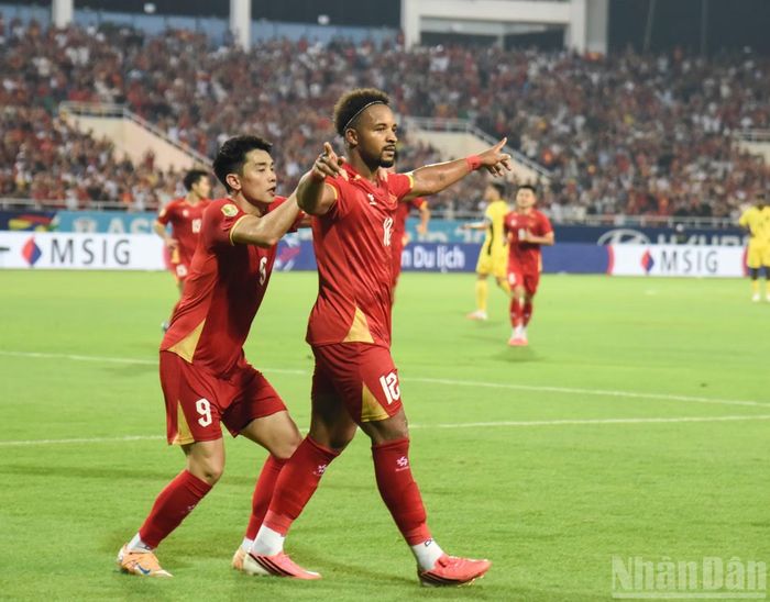 Đến phút 89, tiếp tục là Xuân Son đột phá xuyên qua hàng phòng ngự Malaysia để ấn định chiến thắng 2-0 cho đội tuyển Việt Nam.