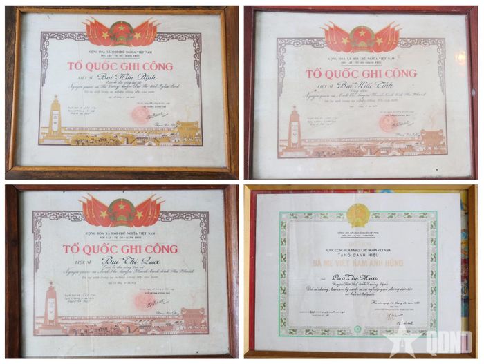  Bằng Tổ quốc ghi công của liệt sĩ Bùi Hữu Định, liệt sĩ Bùi Hữu Tính, liệt sĩ Bùi Thị Qua và Bằng Danh hiệu Bà mẹ Việt Nam anh hùng của mẹ Cao Thị Mau.  