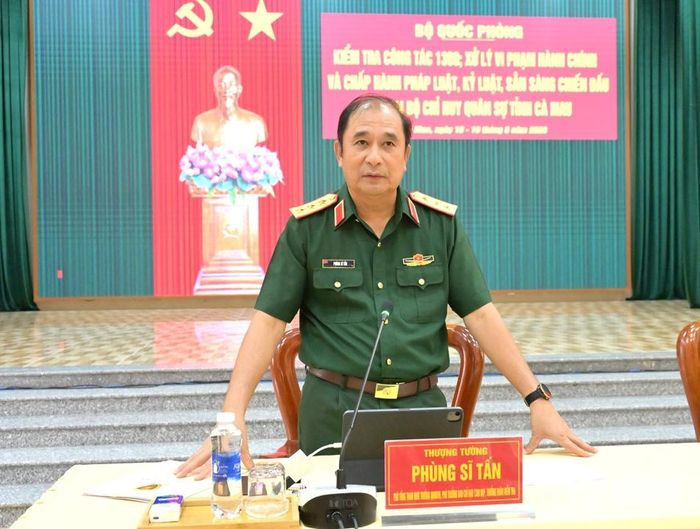Thượng tướng Phùng Sĩ Tấn phát biểu kết luận buổi kiểm tra.