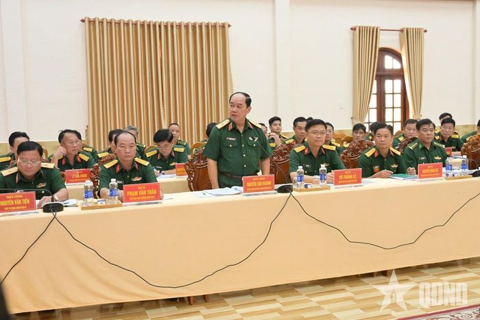 Thiếu tướng Nguyễn Văn Ngành, Chỉ huy trưởng Bộ CHQS tỉnh Cà Mau phát biểu tại buổi kiểm tra.
