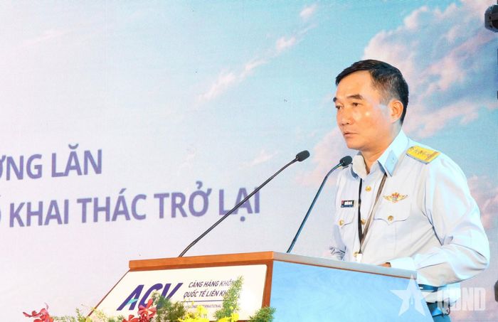 Đại tá Nguyễn Mai Đô, Chủ tịch Tổng công ty Xây dựng công trình hàng không ACC phát biểu tại buổi lễ.
