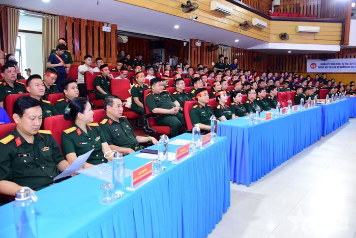  Các đại biểu dự khai mạc Hội thi cán bộ Đoàn giỏi và Tuyên truyền viên trẻ Cơ quan TCCT. 