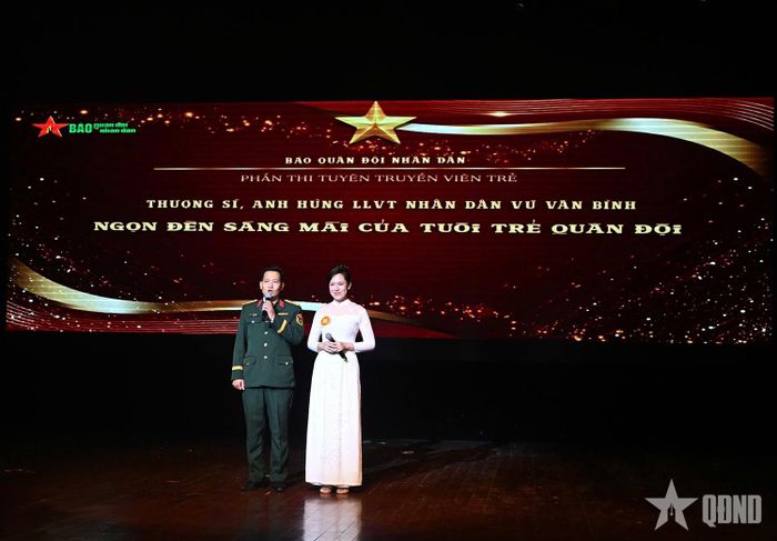  Phần thi kỹ năng công tác Đoàn của đại diện đến từ Đoàn cơ sở Báo Quân đội nhân dân. 