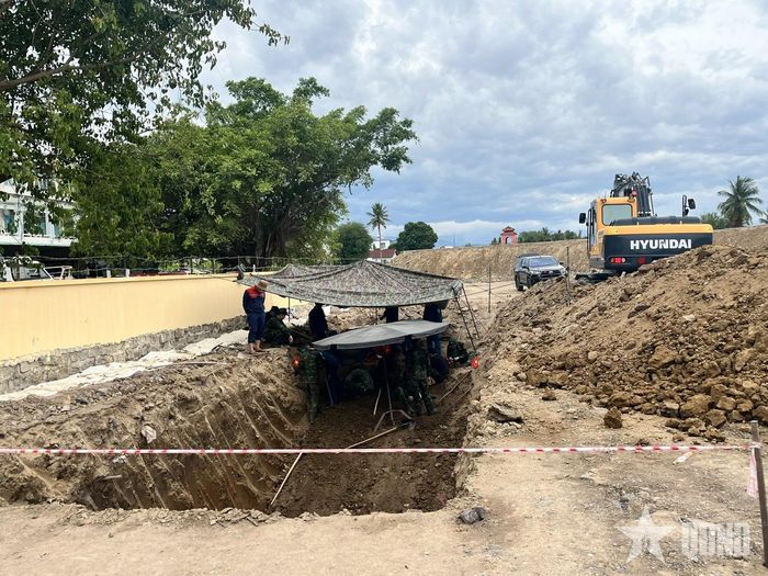 Khu vực phát hiện có dấu vết cùng một số di vật.