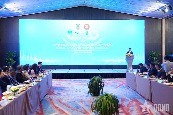 Quang cảnh phiên bế mạc diễn đàn.