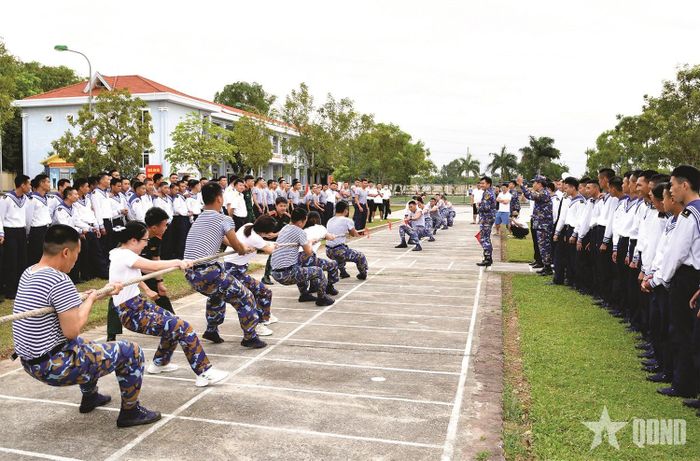 Các đơn vị thuộc Vùng 1 Hải quân thường xuyên tổ chức các hoạt động thể thao tạo các sân chơi lành mạnh nhằm tăng cường tình đoàn kết đồng chí, đồng đội.