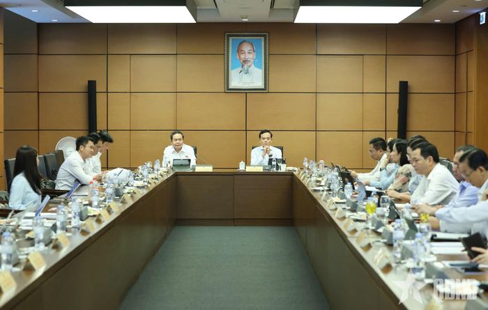  Quang cảnh thảo luận tại Tổ 2. Ảnh: TRỌNG HẢI