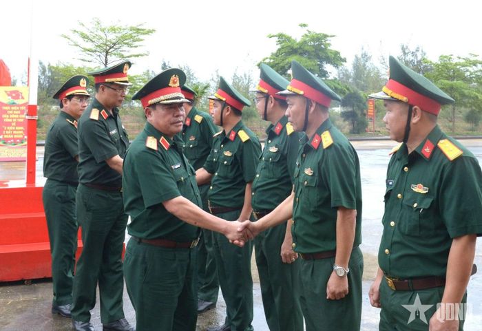  Trung tướng Nguyễn Bá Lực thăm, kiểm tra Đoàn Kinh tế - Quốc phòng 516.  