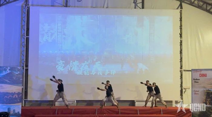  Tiết mục trình diễn võ thuật của đơn vị Trung Quốc. 