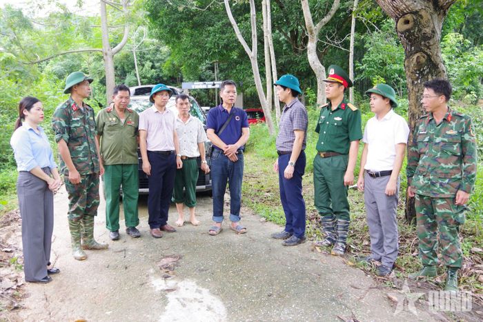  Thân nhân liệt sĩ Bùi Văn Tự xúc động cảm ơn các lực lượng và cấp ủy, chính quyền địa phương đã hỗ trợ tìm kiếm, đưa hài cốt liệt sĩ về quê hương.  