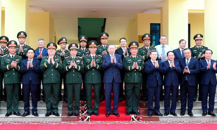 Tổng Bí thư, Chủ tịch nước Tô Lâm, Bí thư Quân ủy Trung ương thăm, làm việc với Sư đoàn bộ binh cơ giới 308, Quân đoàn 12.
